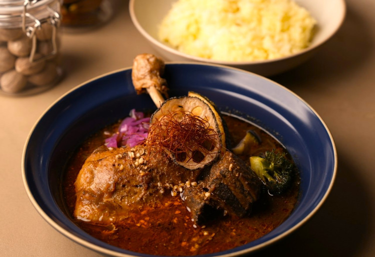 Stewed pork and chicken curry